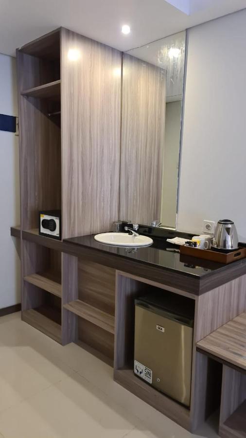 My Tower Hotel Surabaya Exterior foto