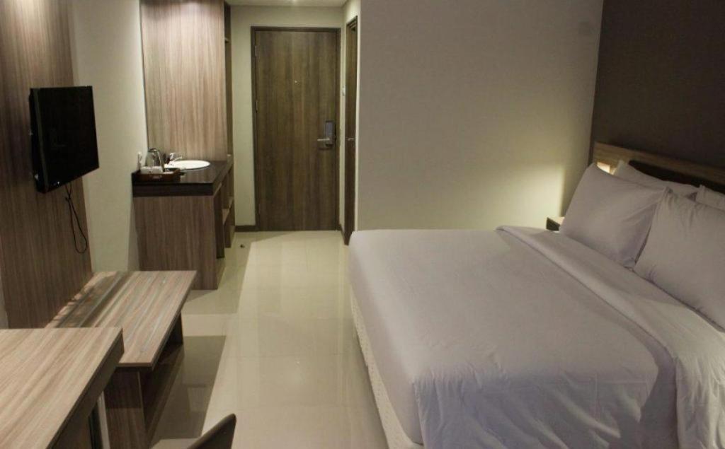 My Tower Hotel Surabaya Exterior foto