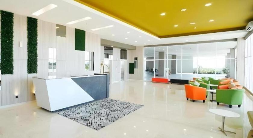 My Tower Hotel Surabaya Exterior foto