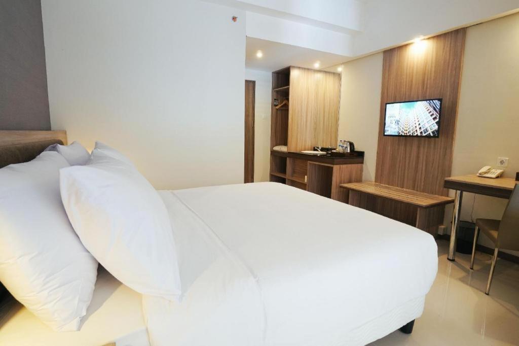 My Tower Hotel Surabaya Exterior foto